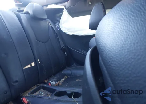 2016 Hyundai Veloster Turbo z USA, uszkodzony, nr VIN KMHTC6AE8GU256869